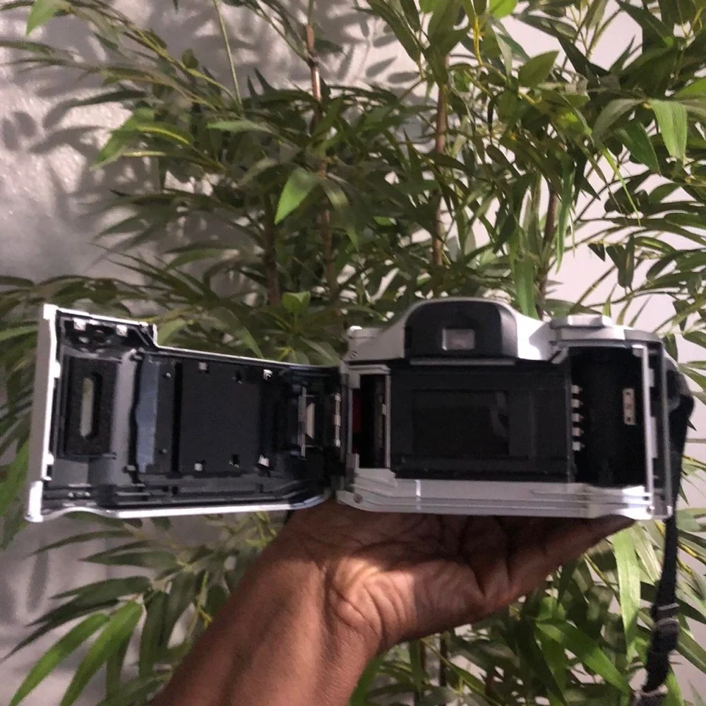 Olympus IS-50 35mm SLR Film Camera 28-120mm Lens Silver WORKS w/ box & manuals